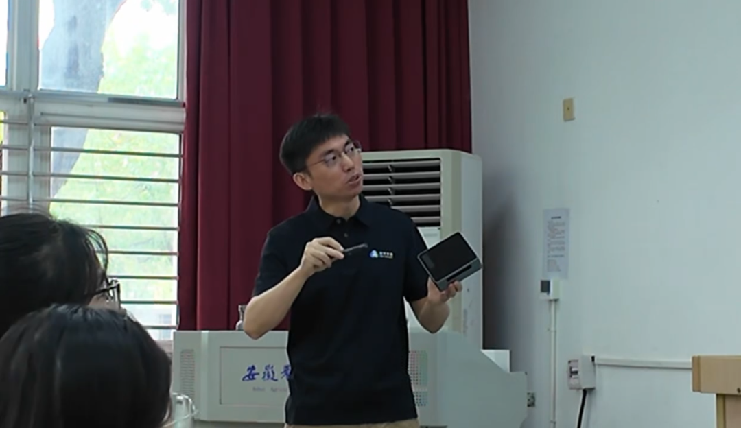 沈工现场展示 Ubox 算力盒子